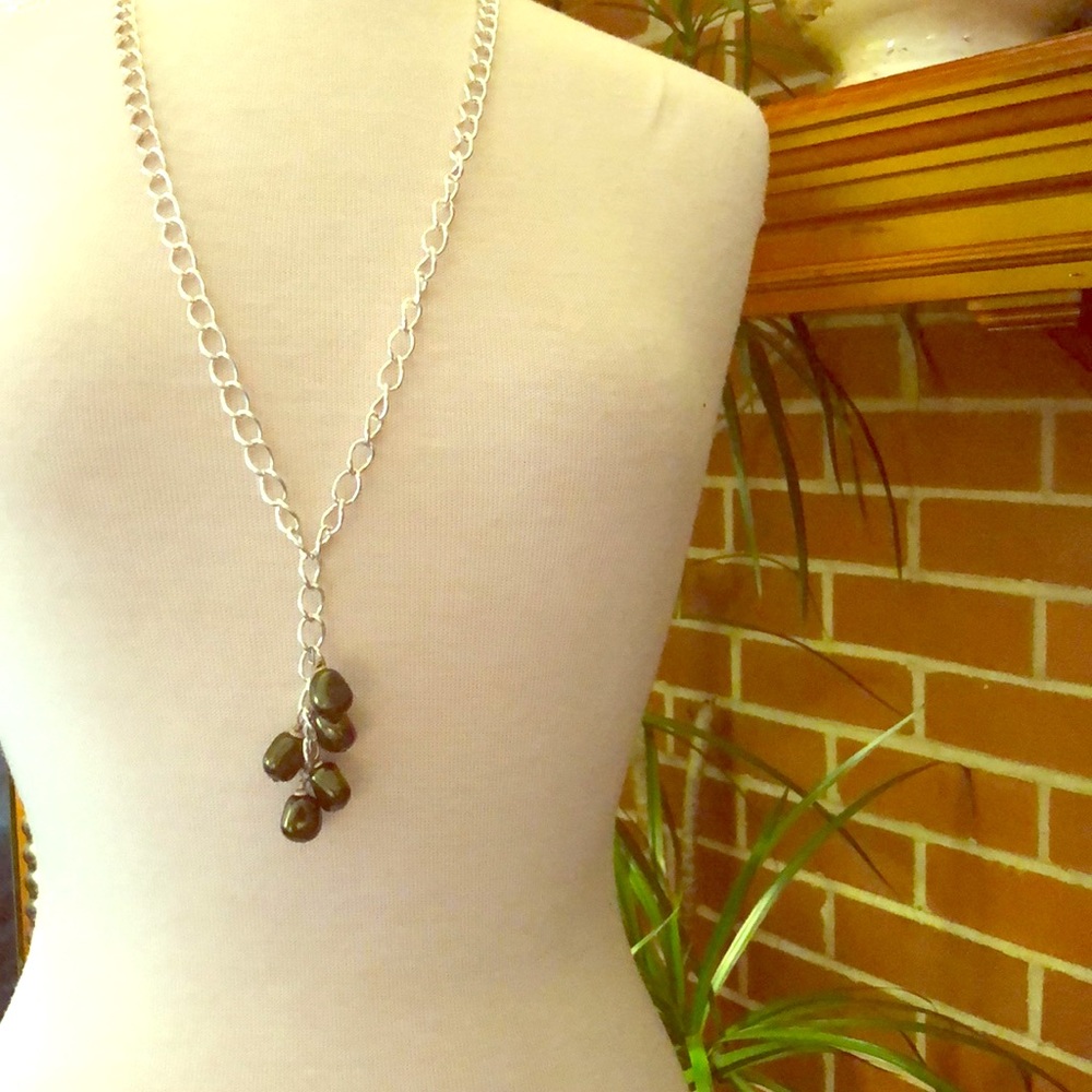 Silver and green fashion necklace